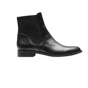 Elegant Black Leather Chelsea Boots